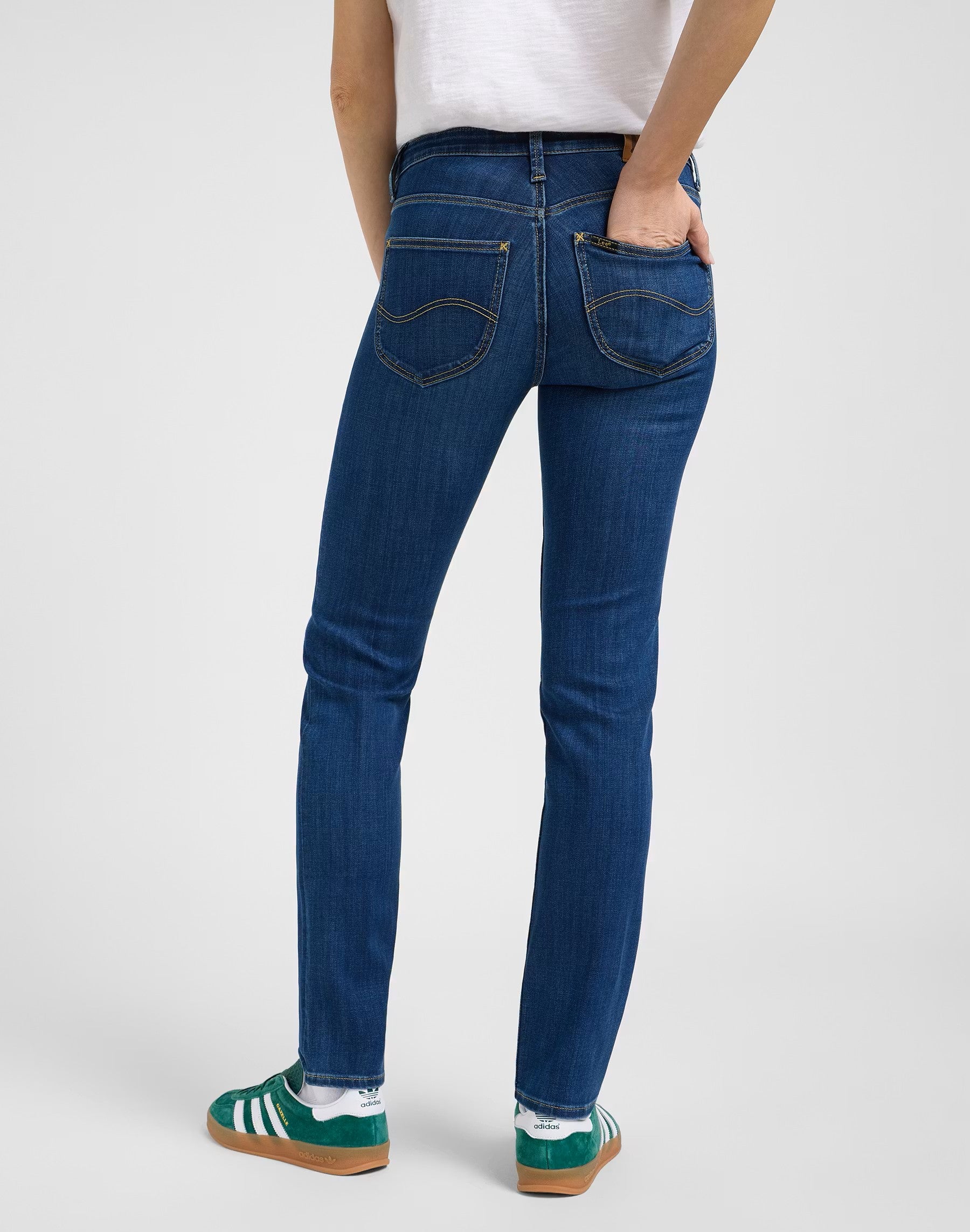 elly-ivy-wash-01653431-ivy-wash-