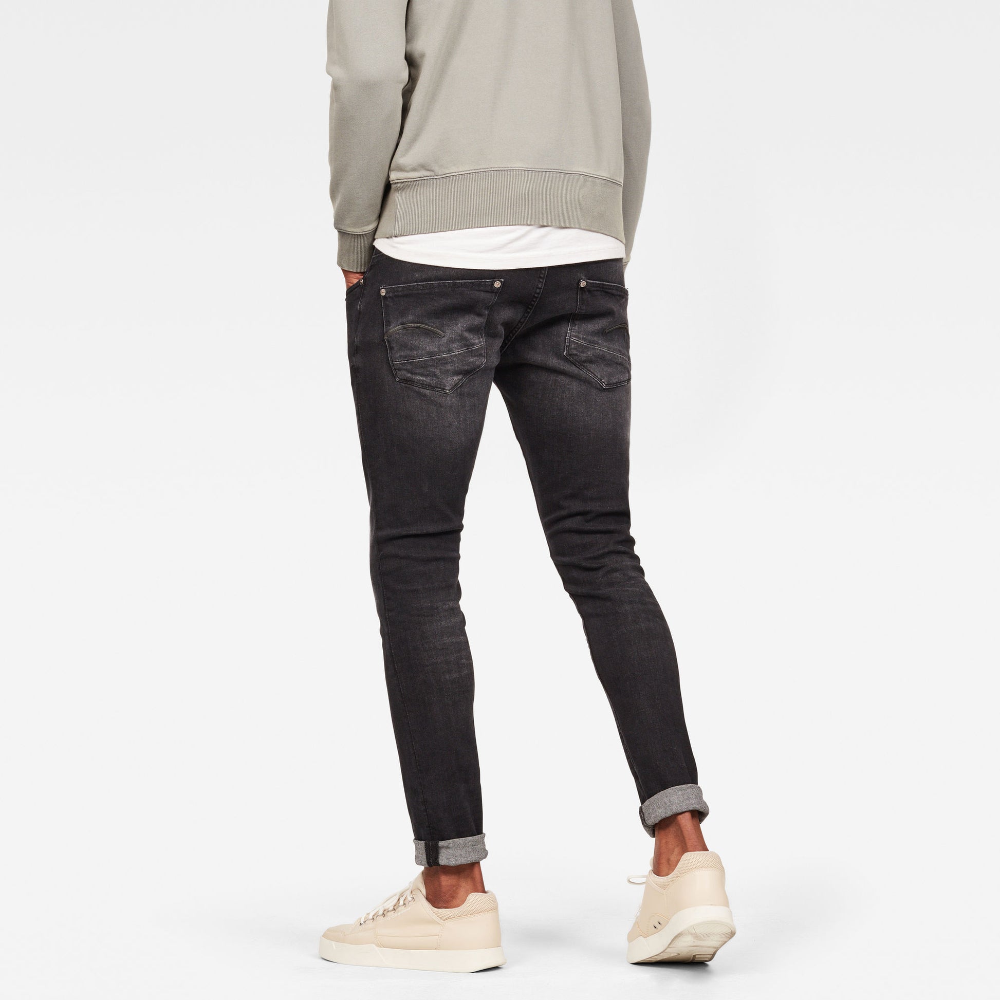revend-skinny-men